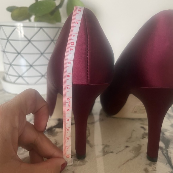 Le Château burgundy high heels - Picture 7 of 9